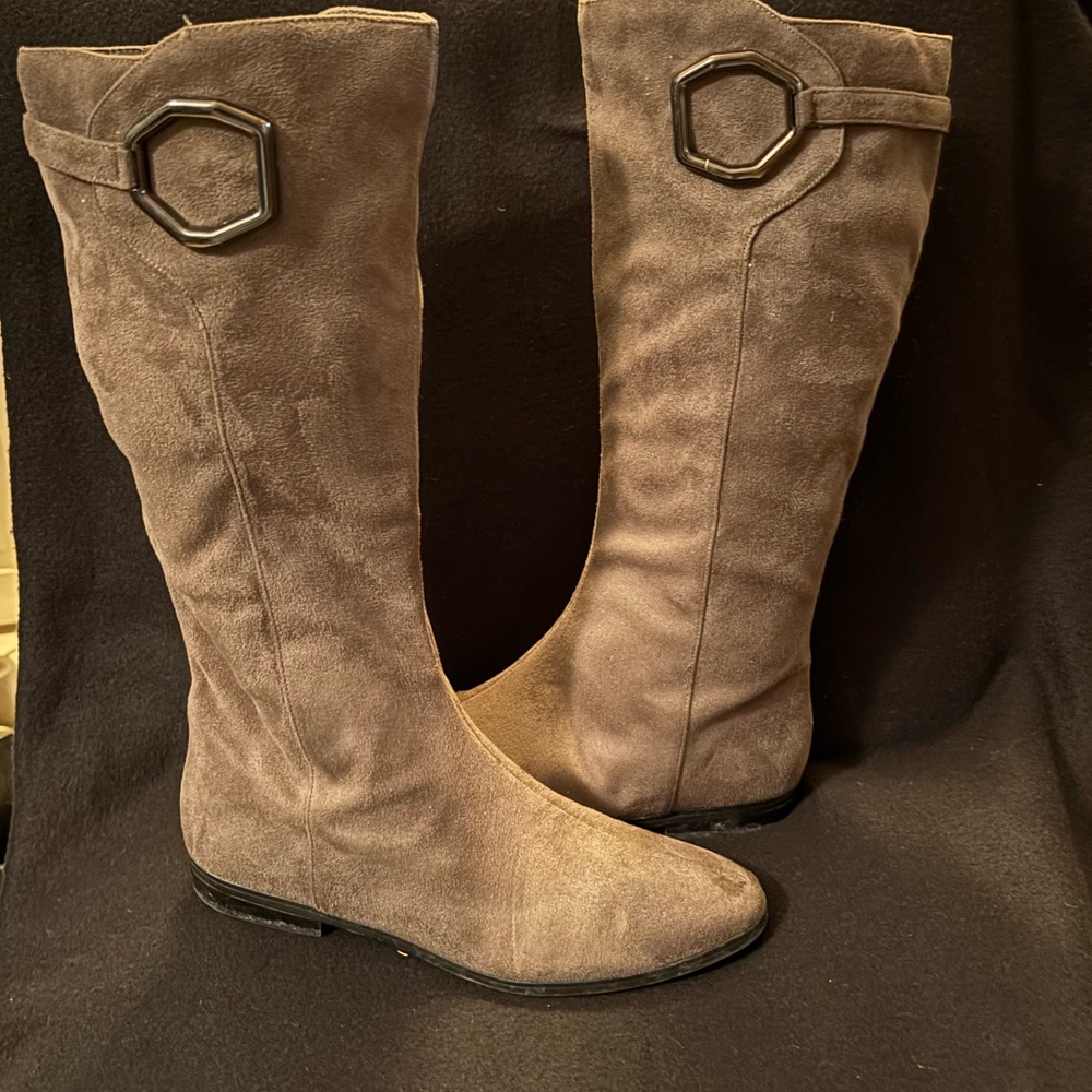 Chic Brown Knee-High Boots | Double Buckle Look | Zip-Up | 7.5M